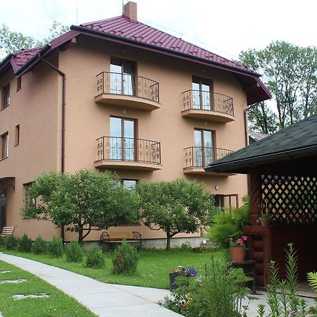 Sukhoviia Hotel Yasinya Exterior photo